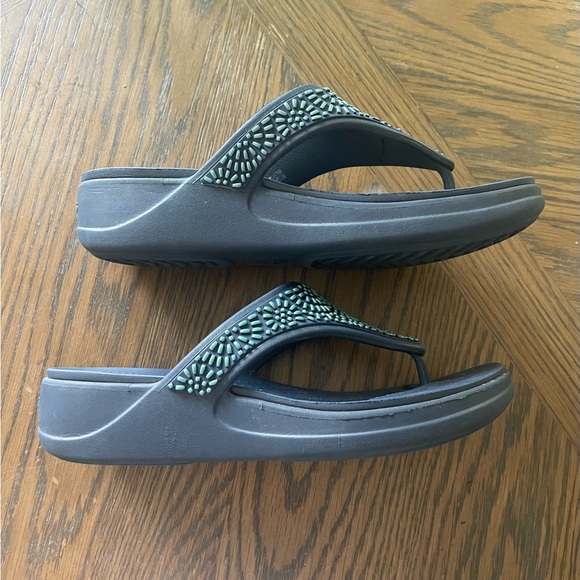 Ladies Crocs - Picture 2 of 6